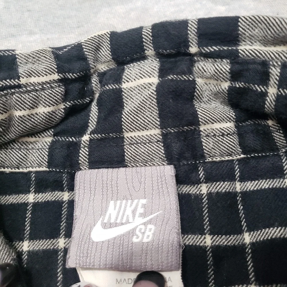 Nike SB Shirt Mens Small Gray Pockets Pearl Snap‎ Long Sleeve Stripped